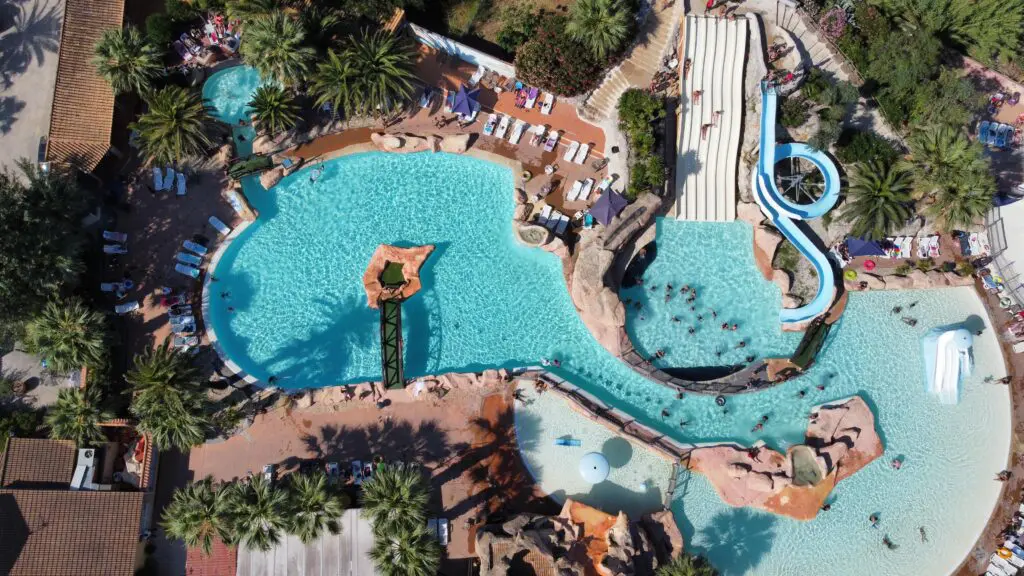 Piscine parc aquatique Pirates world