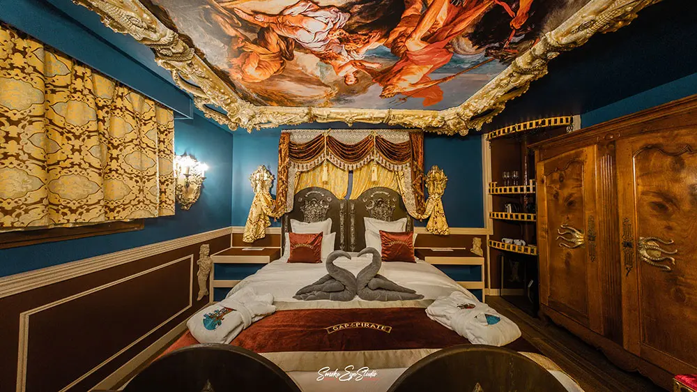 Lit double dans une suite de l'hôtel 5 étoiles