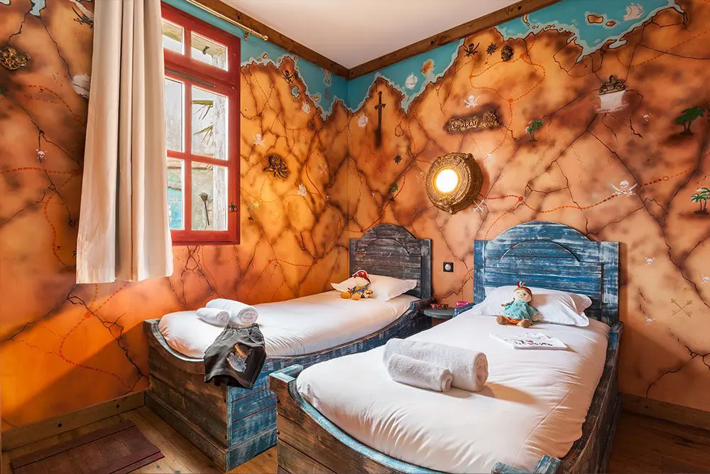 Chambre des enfants dans la suite Excellence Boucaniers à l'hôtel Pirates World