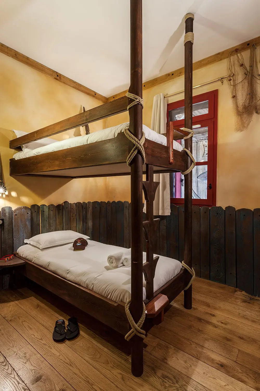 Lits superposés dans la chambre enfant de la suite Flibustiers