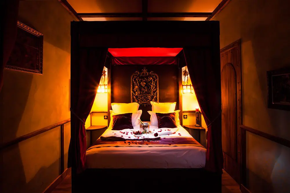 Chambre avec lit double dans la suite privilège